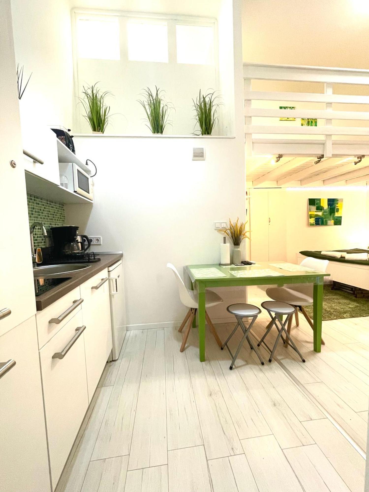 Teresian Apartment Near The Andrassy Street Free Air Conditioner Free Coffee Budapest Bagian luar foto