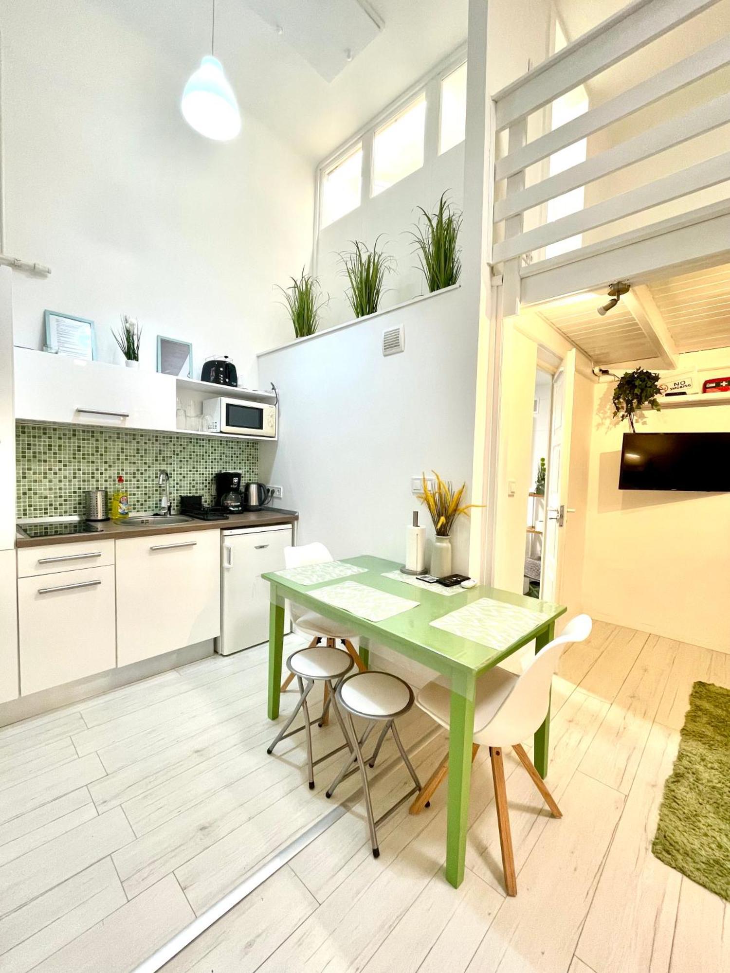 Teresian Apartment Near The Andrassy Street Free Air Conditioner Free Coffee Budapest Bagian luar foto