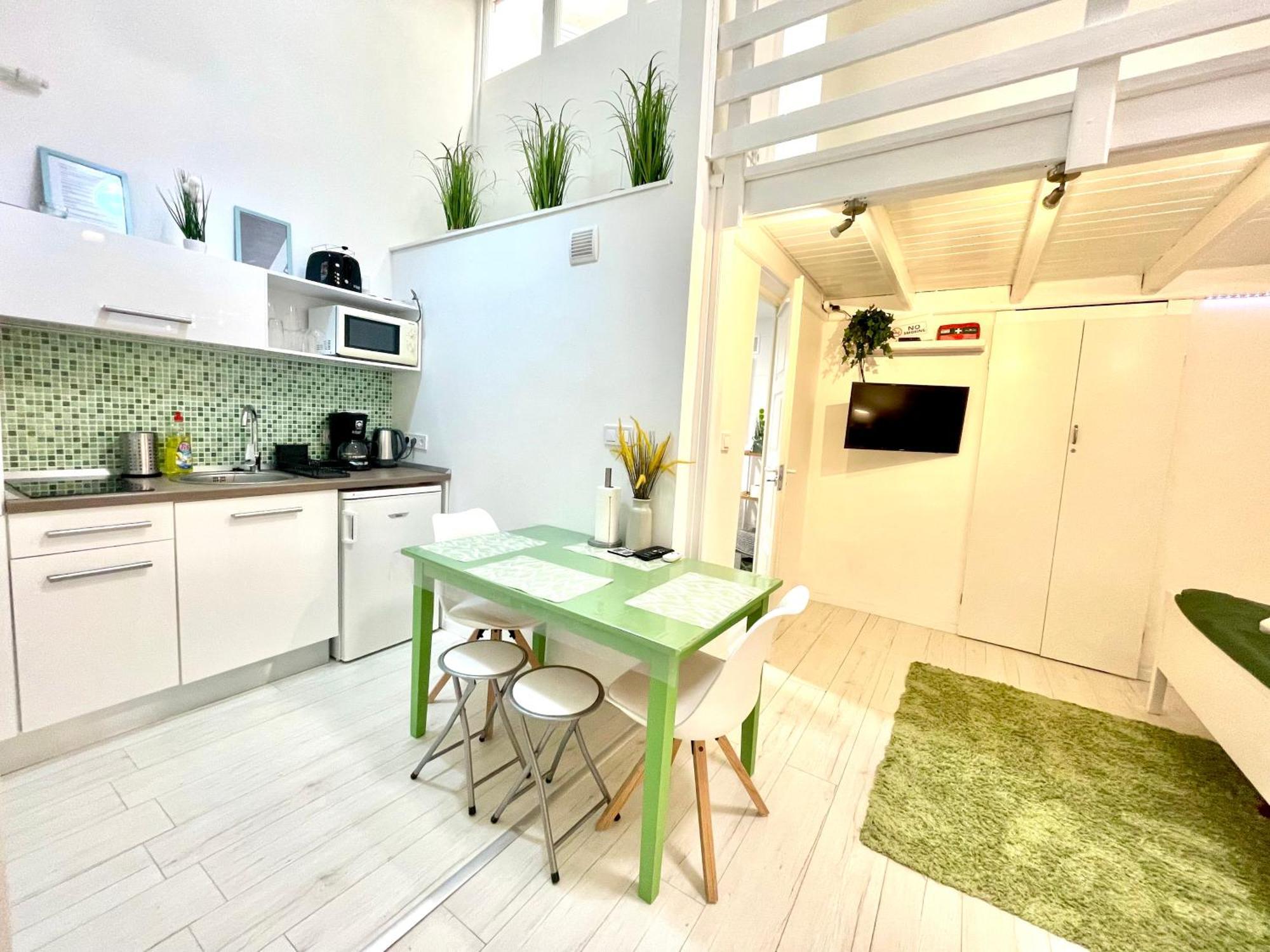 Teresian Apartment Near The Andrassy Street Free Air Conditioner Free Coffee Budapest Bagian luar foto