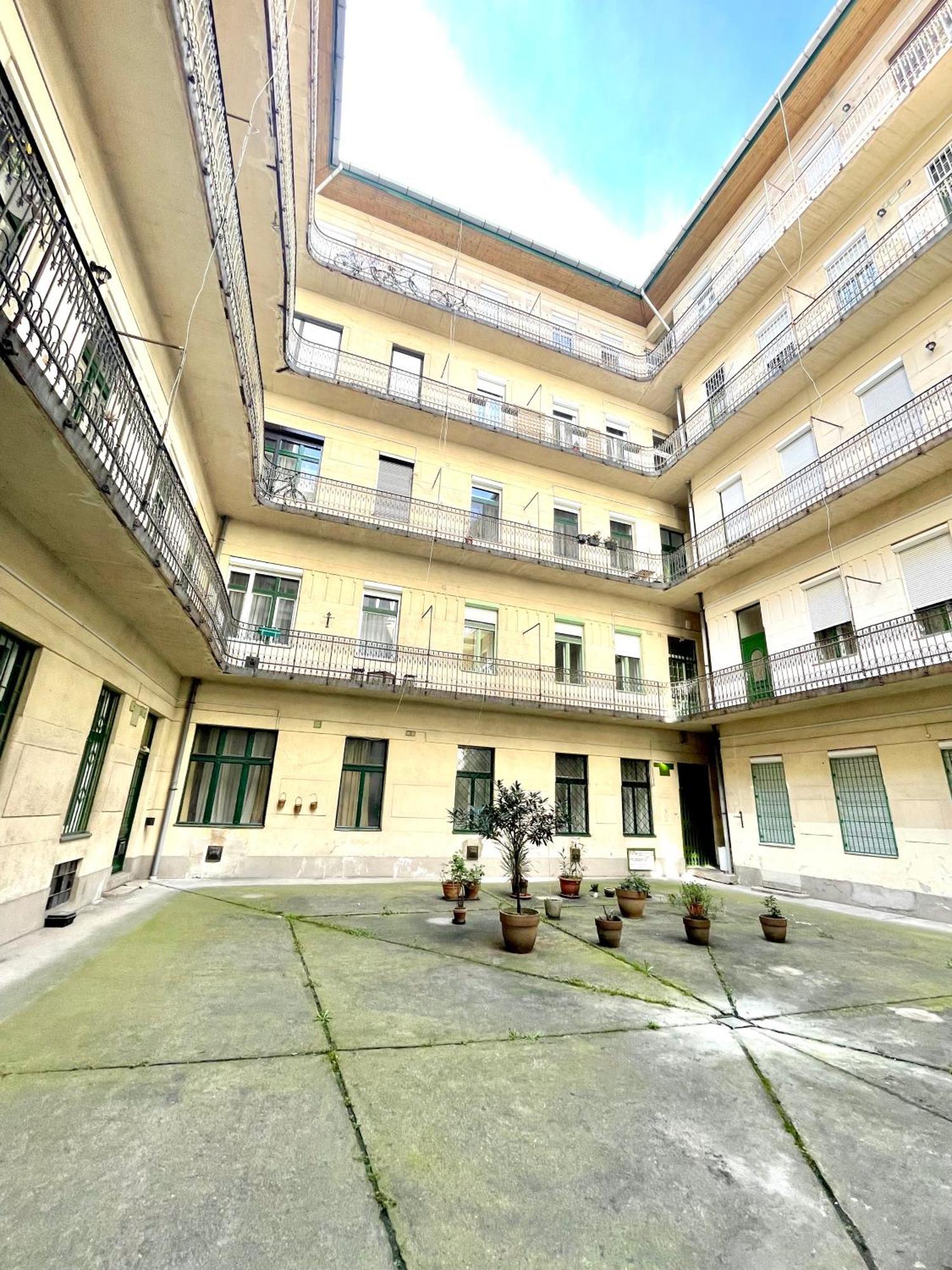 Teresian Apartment Near The Andrassy Street Free Air Conditioner Free Coffee Budapest Bagian luar foto